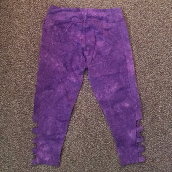 ‼️1 S LEFT‼️🆕 Earth Yoga Tie-Dye Capri Leggings - Picture 3 of 7